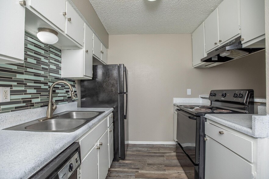 Building Photo - Toscana Apartments