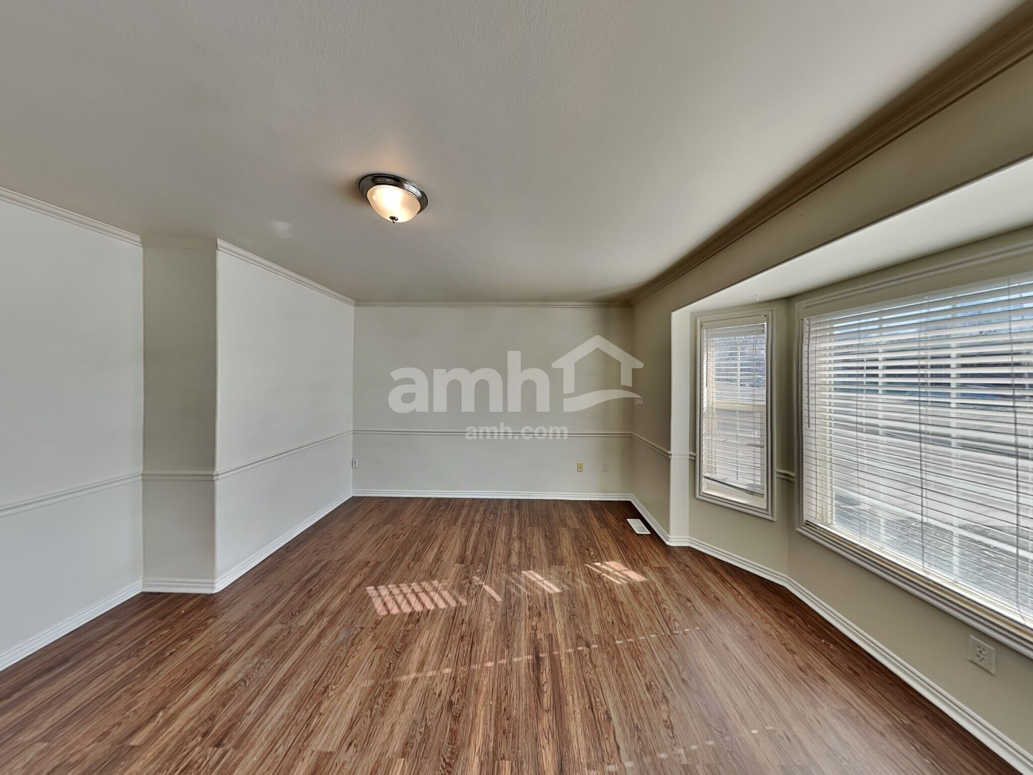 Building Photo - 523 E Center St