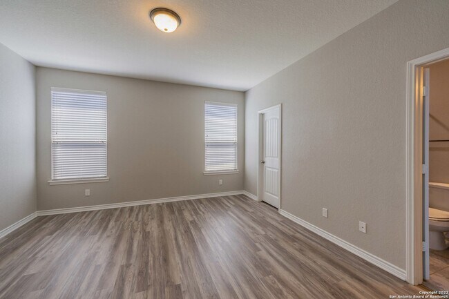 Building Photo - 3592 Vuitton