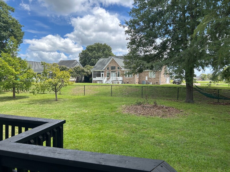 Building Photo - 412 Oak Ridge Dr
