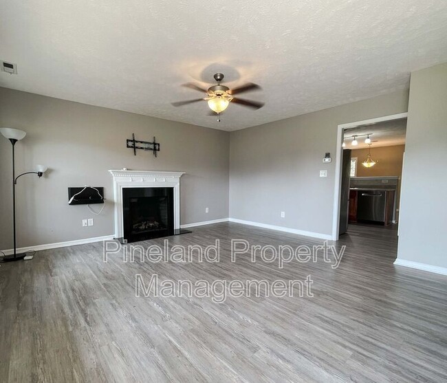 Building Photo - 395 Americana Dr