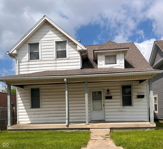 Primary Photo - 2002 Shelby St