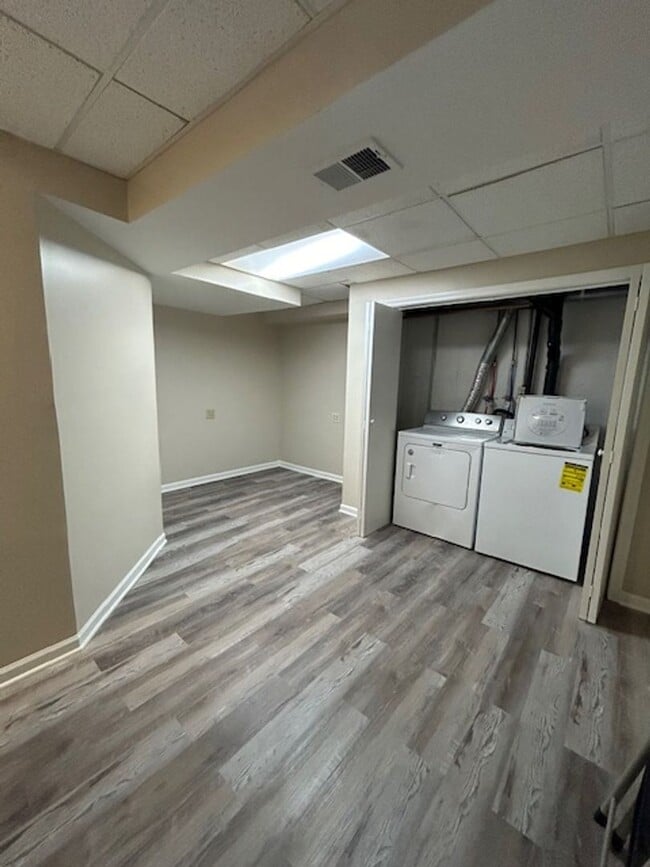 Building Photo - 7037 N Fisk Ct