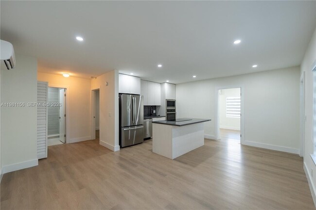 Building Photo - 1615 NE 9th St