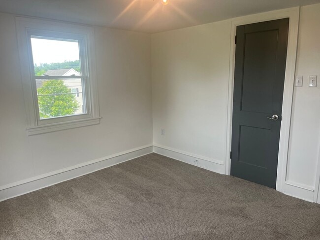Building Photo - Beautiful 5-Bedroom Home in East Cocalico ...