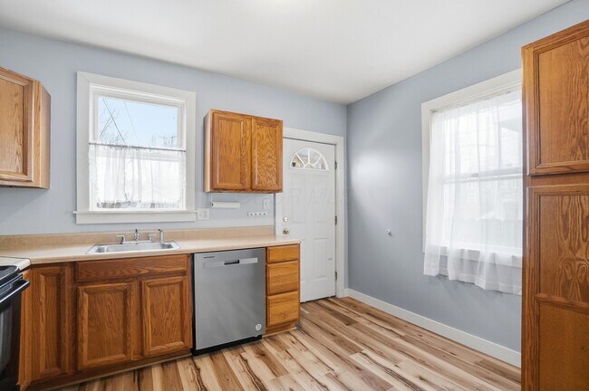 Building Photo - 212 E Hudson St