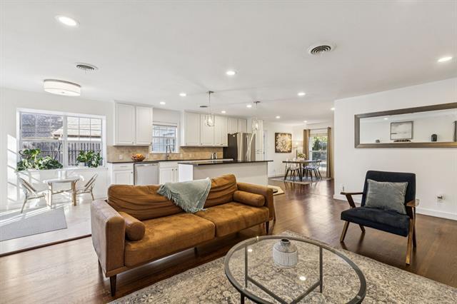 Building Photo - 10525 Castlegate Dr