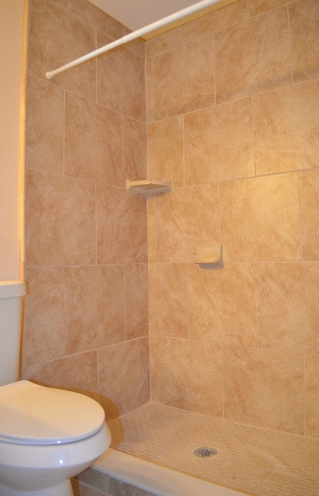 Building Photo - Beautiful upgraded home in Great Neighborhood! AVAILABLE IN DECEMBER!