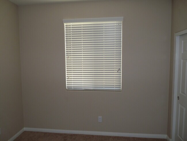 Building Photo - SOUTHERN HIGHLANDS 3 BEDROOM, 3 BATH HOME