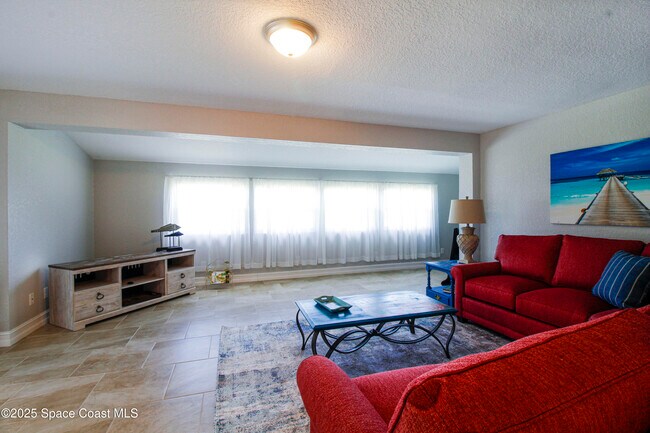 Building Photo - 827 Glenmore Cir