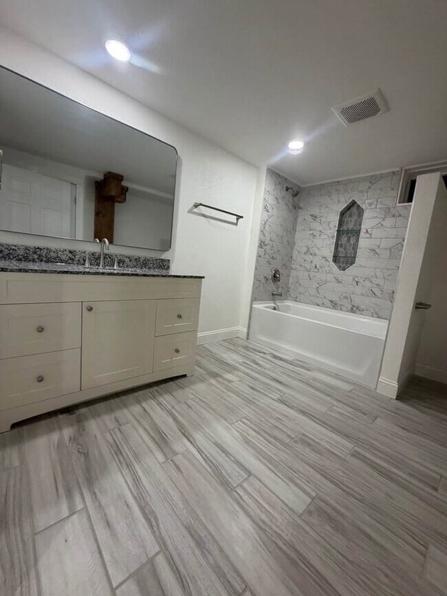 Building Photo - ?Beautifully Remodeled Modern Smart Home for Rent! ?