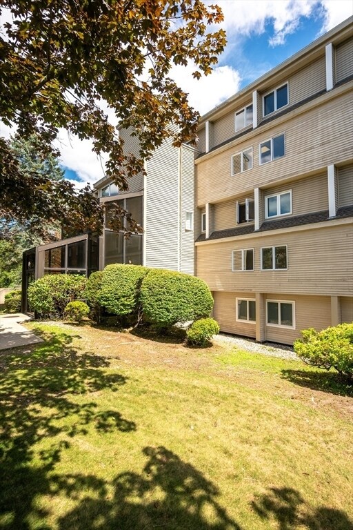 Building Photo - 4 Duck Pond Rd
