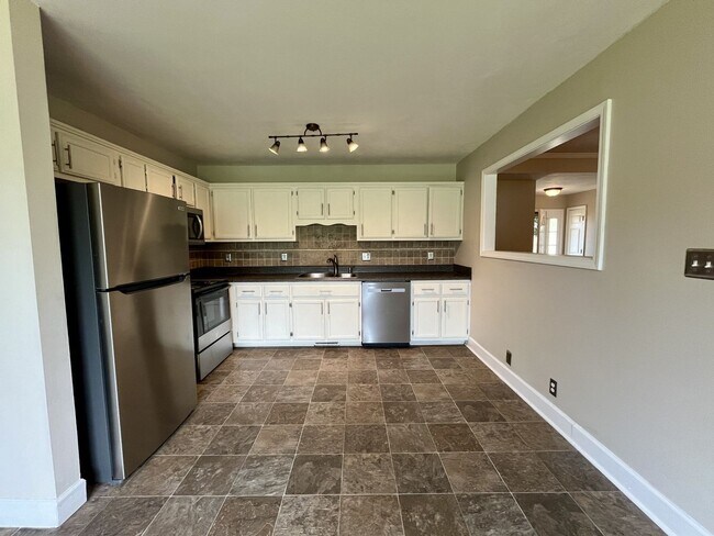 Building Photo - *Coming Soon* Great Ranch Home in Woodlawn!