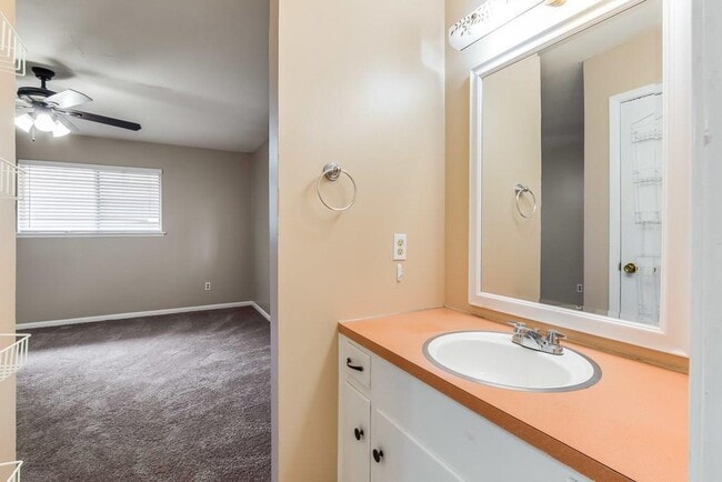 Building Photo - 2802 St Edwards Cir
