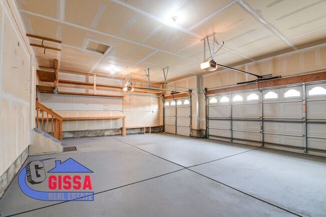 Building Photo - Beautiful ranch style home available to mo...