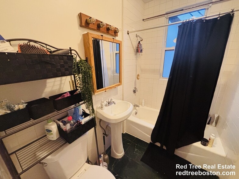 Building Photo - 15 Scottfield Rd