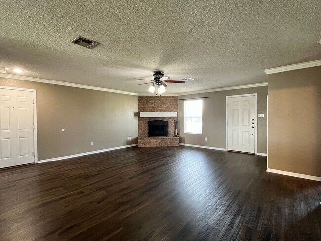 Building Photo - 4509 Lloyd Dr