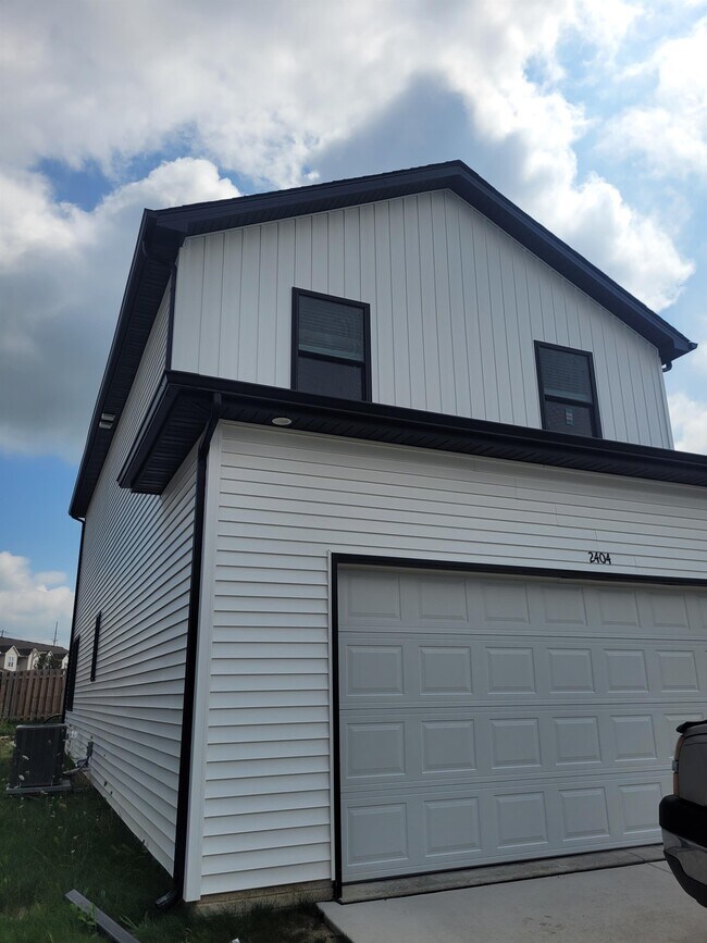 Building Photo - 2404 Grey Fox Trail