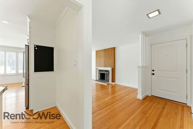 Building Photo - 61 Marview Way