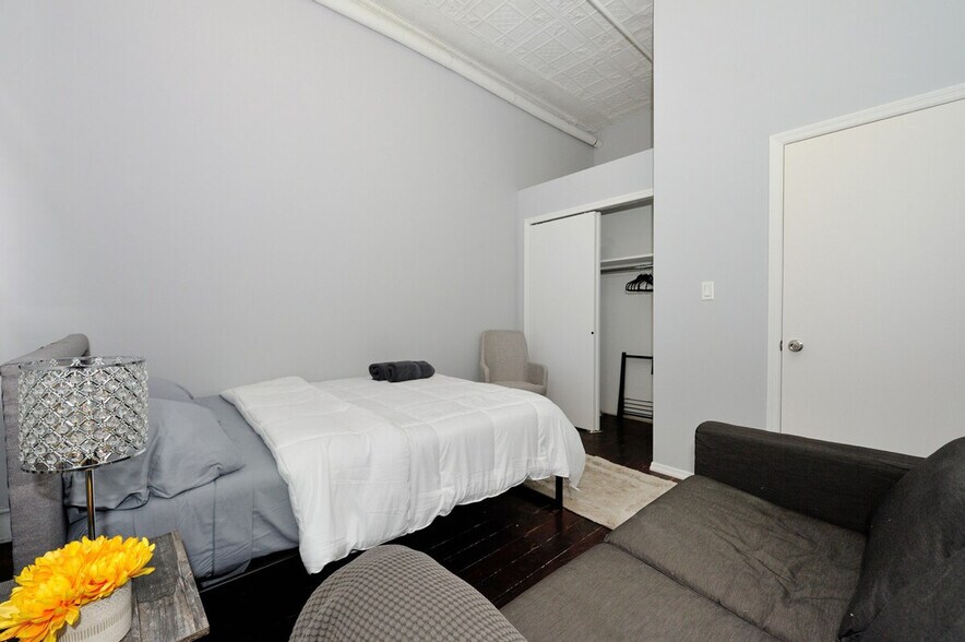 Building Photo - 275 Greenwich St