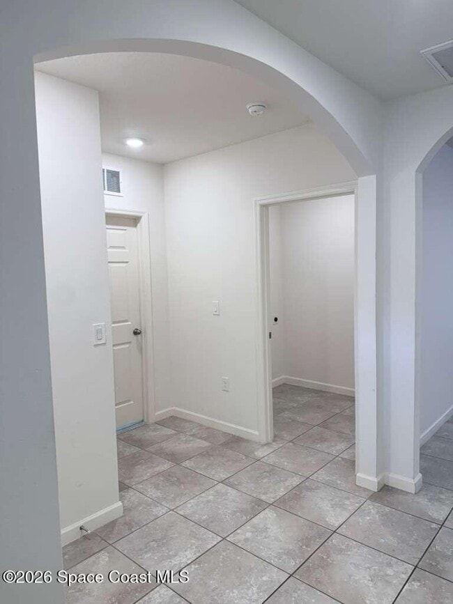 Building Photo - 609 Concha St NW