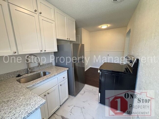 Building Photo - Beautifully Remodeled 2-bedroom, 1-bath ho...