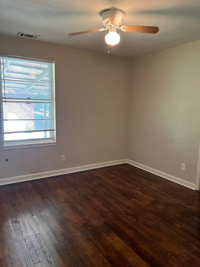Building Photo - 1544 Columbia Cir