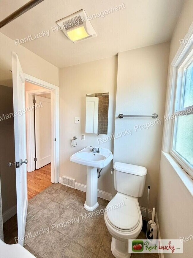 Building Photo - 2130 Montvale Pl W