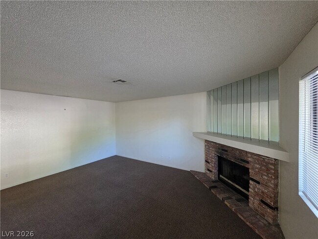 Building Photo - 2724 Otter Creek Ct