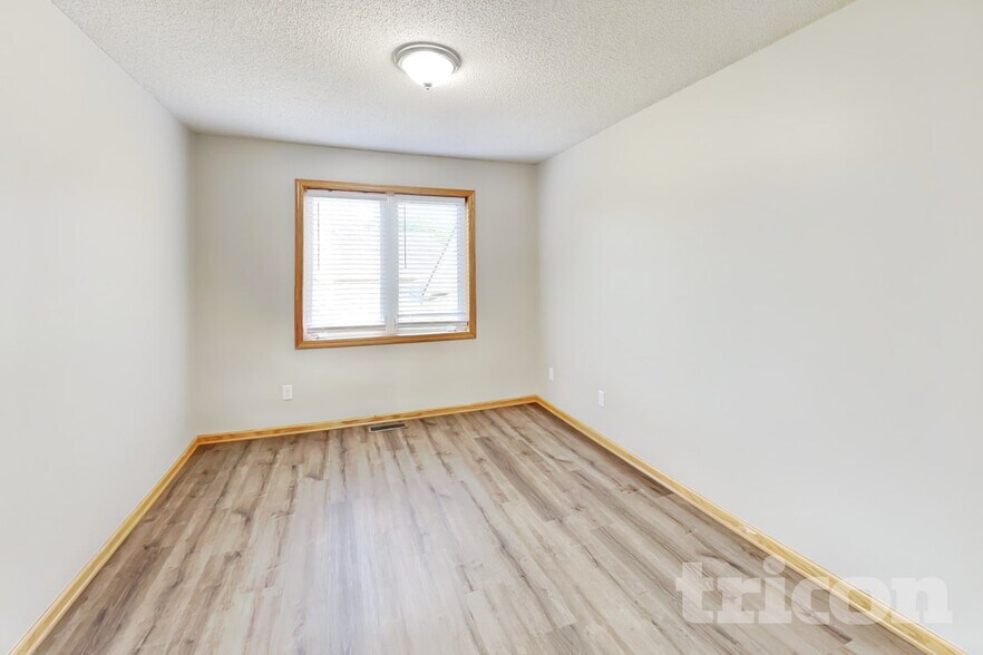 Building Photo - 11295 53rd St NE