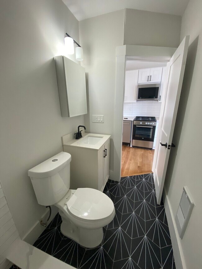 Building Photo - 152 Salem St