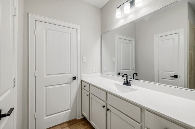 Building Photo - 15686 Honey Cv Dr