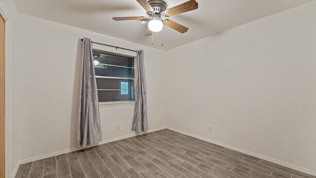 Building Photo - Simply one of those older 3-Bedroom Springdale treasures that you must see.  A three bed / two bath