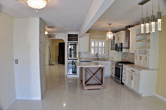 Building Photo - 6244 Kings Bridge Dr