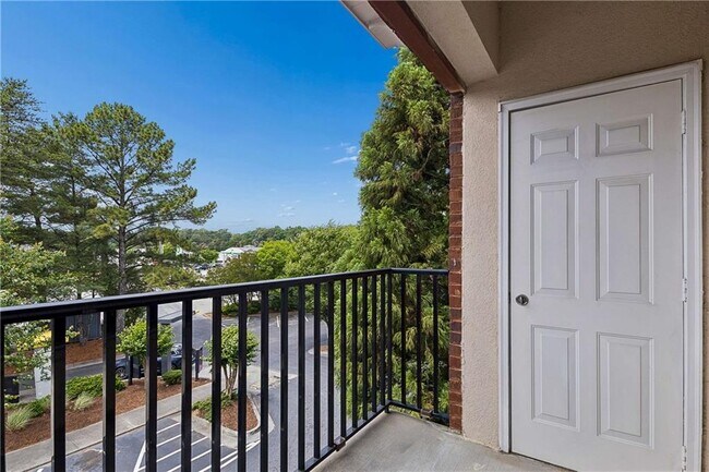 Building Photo - 1850 Cotillion Dr