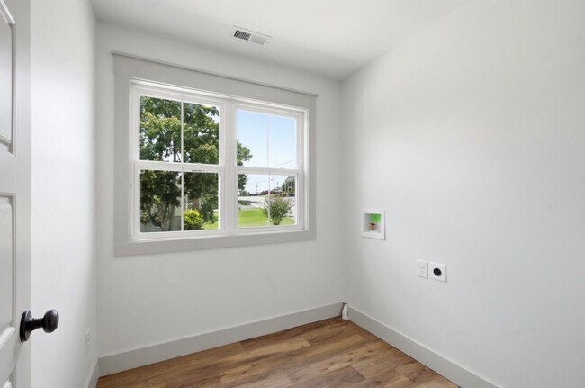 Building Photo - 155 Dedman St