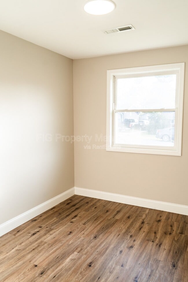 Building Photo - 3311 Canary Ave