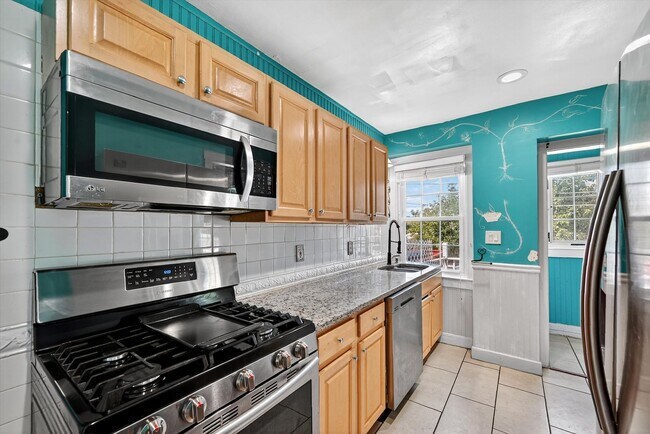 Building Photo - OPEN HOUSE on Sunday Feb 15th from 12 - 2 PM  Turn-key Ready 3 BR 1 BA in Newburgh, NY -$2700