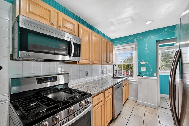 Building Photo - OPEN HOUSE on Sunday Feb 15th from 12 - 2 PM  Turn-key Ready 3 BR 1 BA in Newburgh, NY -$2950