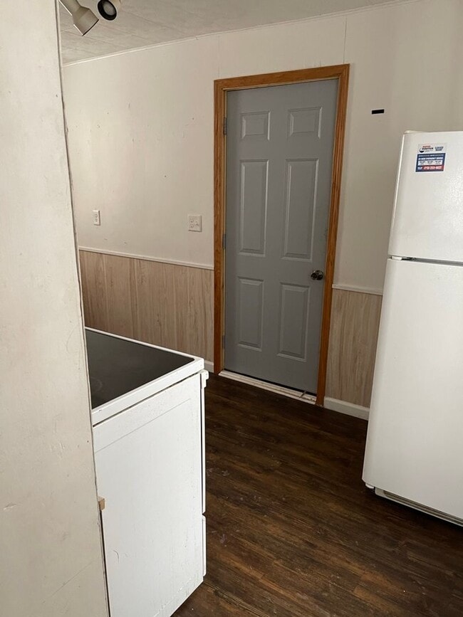 Building Photo - Click the “Apply Now” button or email wapmrentals@gmail.com for a prompt response.