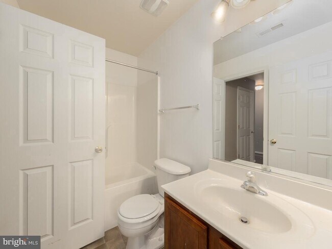 Building Photo - 108 Clearwater Ct