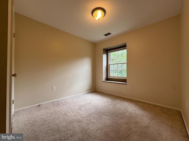 Building Photo - 306 Cherry Ct