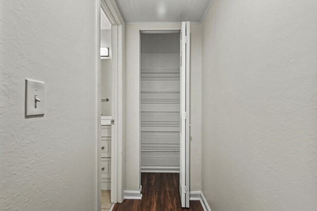 Building Photo - 1878 Montclair Dr