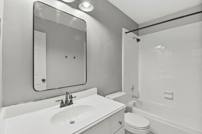 Building Photo - 2111 Village Dale Ave