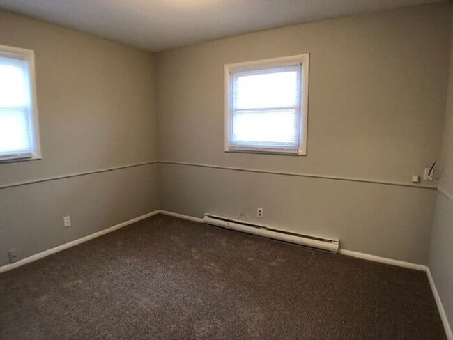 Building Photo - Great Bridgman Duplex