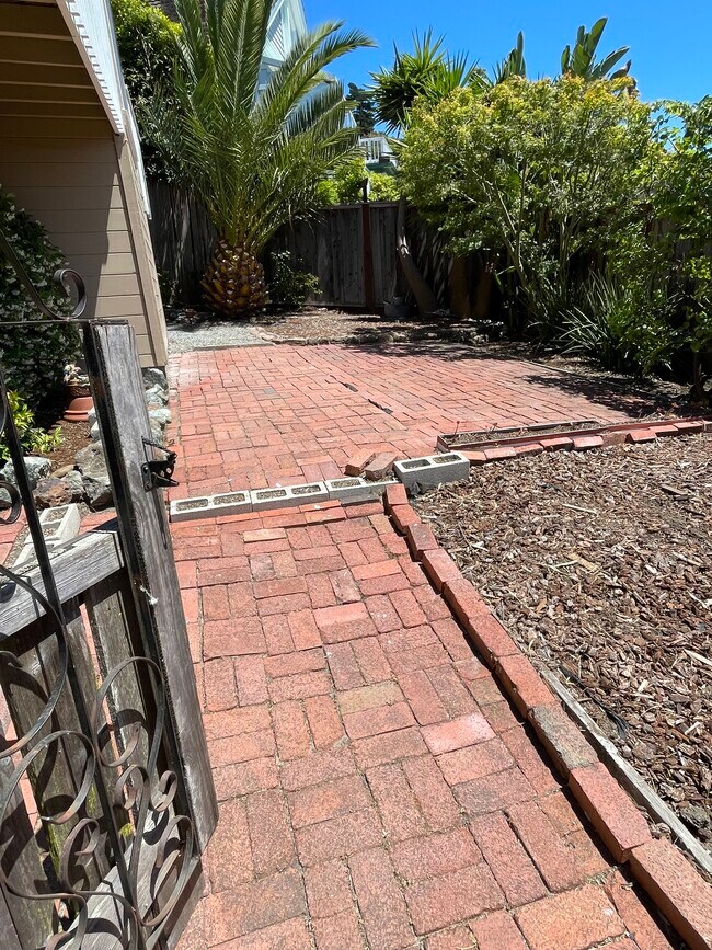 Building Photo - 1800 Centro West St