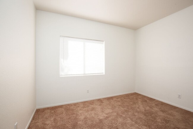 Building Photo - Adorable 2 Bedrooms Condo on the Second Floor