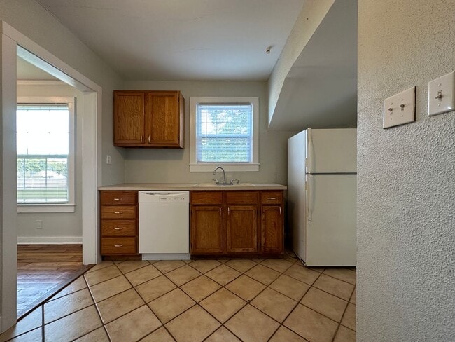 Building Photo - 4024 MacArthur Dr