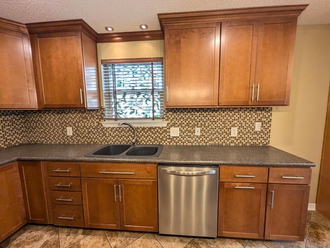 Building Photo - 2734 Augustus Rd