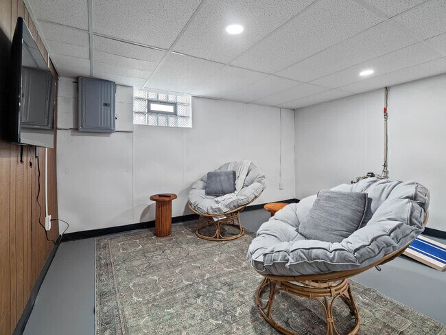 Building Photo - 18031 Larchwood Ave